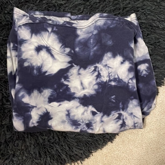 Hollister Cloud Pattern T Shirt - Picture 3 of 3